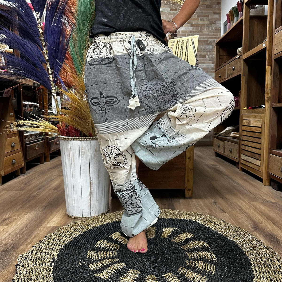Yoga & Festival Hose – High Cross Himalayan Print – Grau