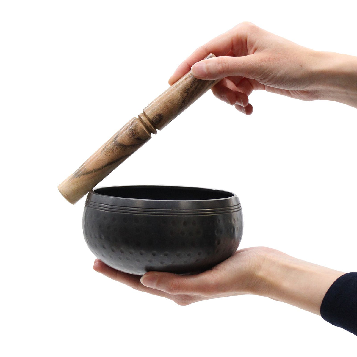 Tibetische Klangschale Schwarz Gehämmert 14cm – Singing Bowl für Meditation & Klang