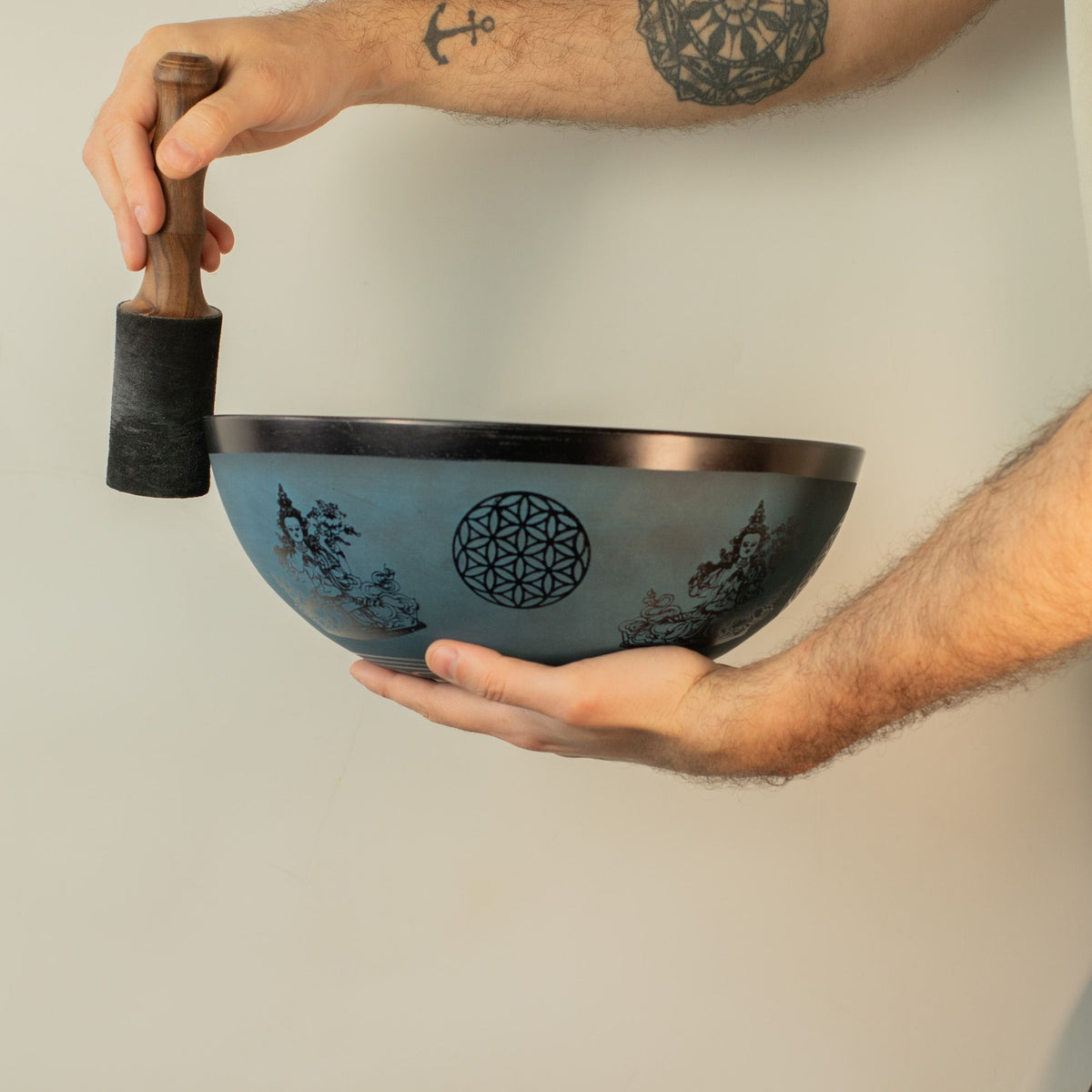Große Aluminium Klangschale Tibetisches Doppel-Dorje – Blau 27cm
