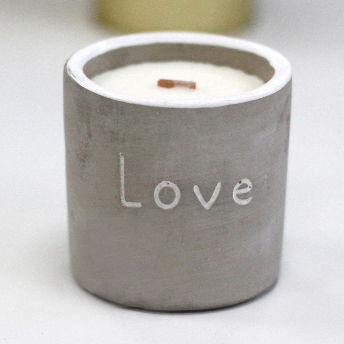 Med Concrete Soy Candle – Purple Fig & Cassis | Sojakerze im Betonbehälter