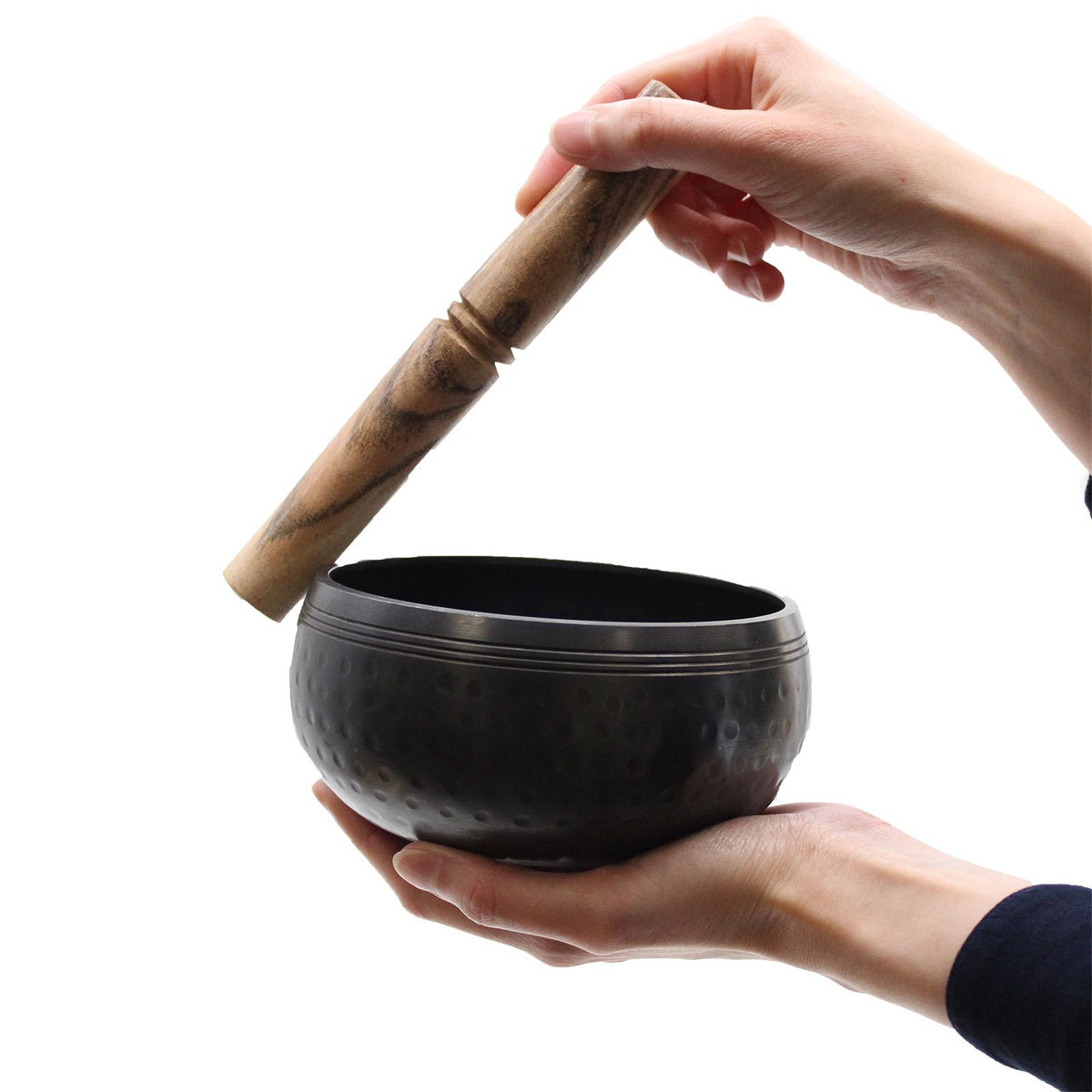 Tibetische Klangschale Schwarz Gehämmert 15cm – Singing Bowl für Meditation & Klang