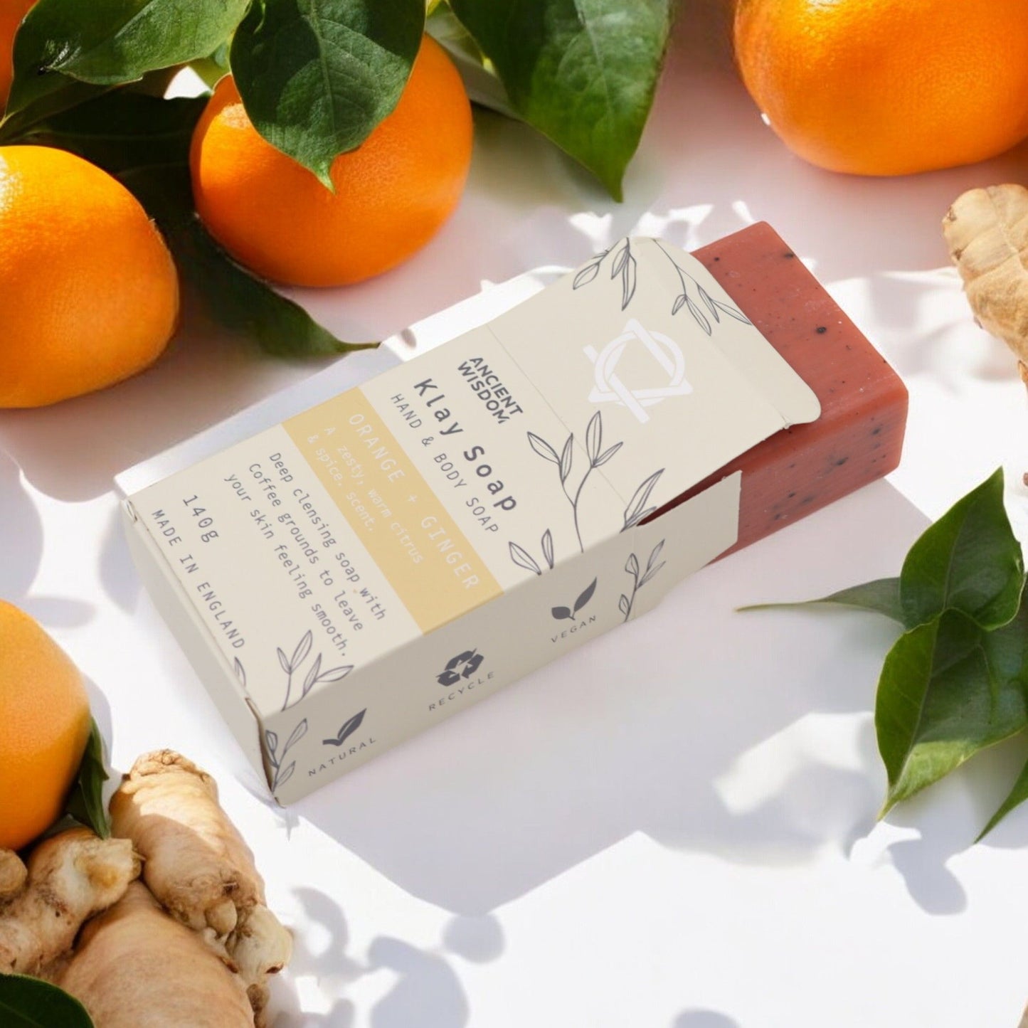 Klay Tonseife Orange & Ingwer 140g – Naturseife mit gelber Tonerde & Kaffeepulver-Peeling