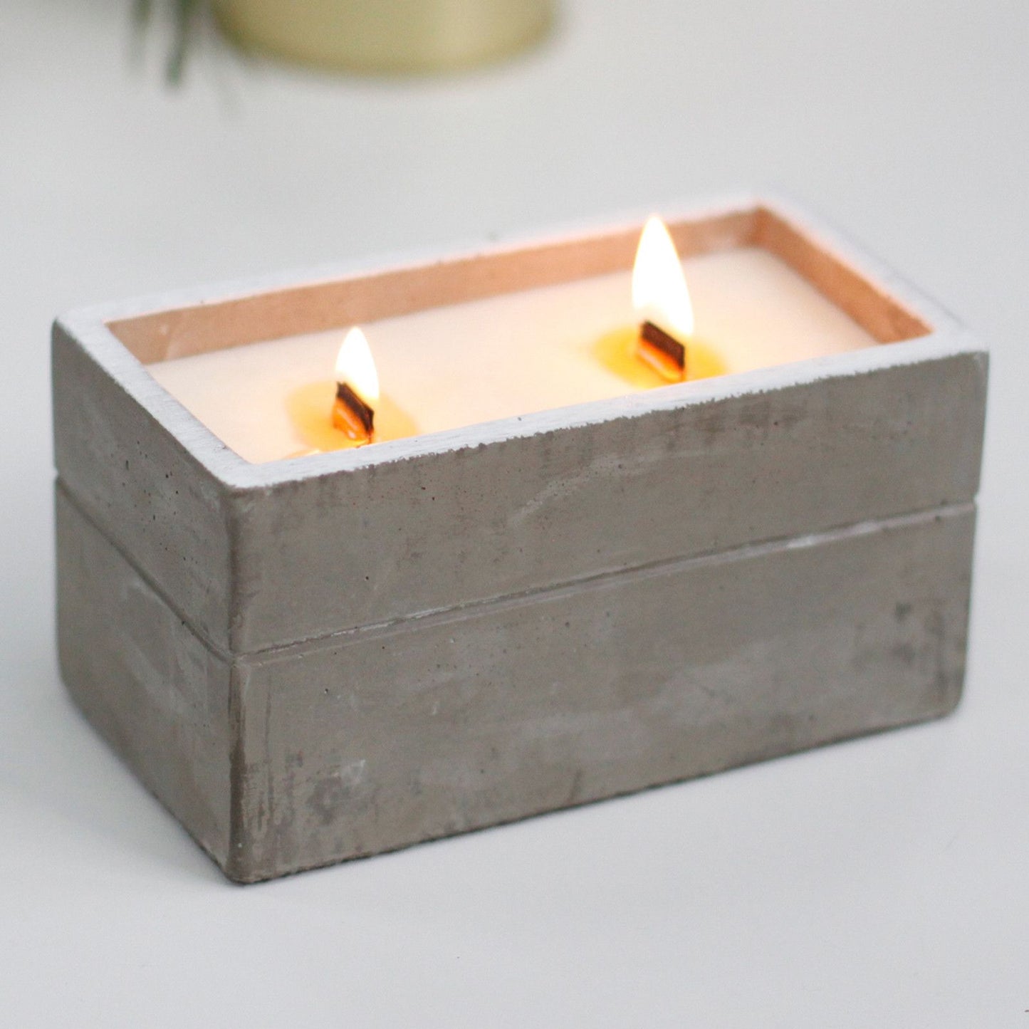 Large Concrete Soy Candle – Clove & Dark Sandal | Sojakerze im Betonbehälter