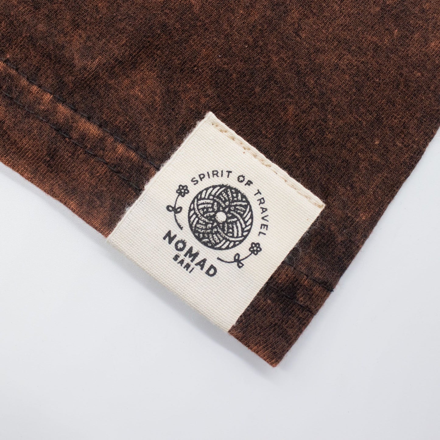 Nomad Sari Stonewashed T-Shirt – Sonne & Tierkreis – Braun – Größe S