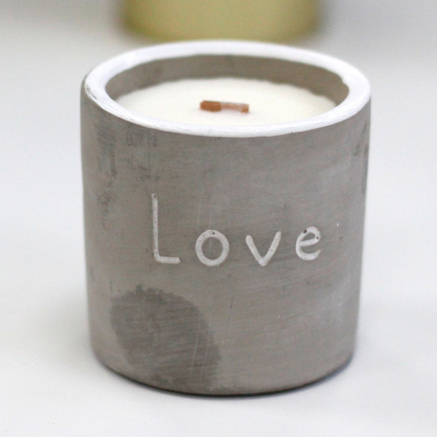 Med Concrete Soy Candle – Purple Fig & Cassis | Sojakerze im Betonbehälter