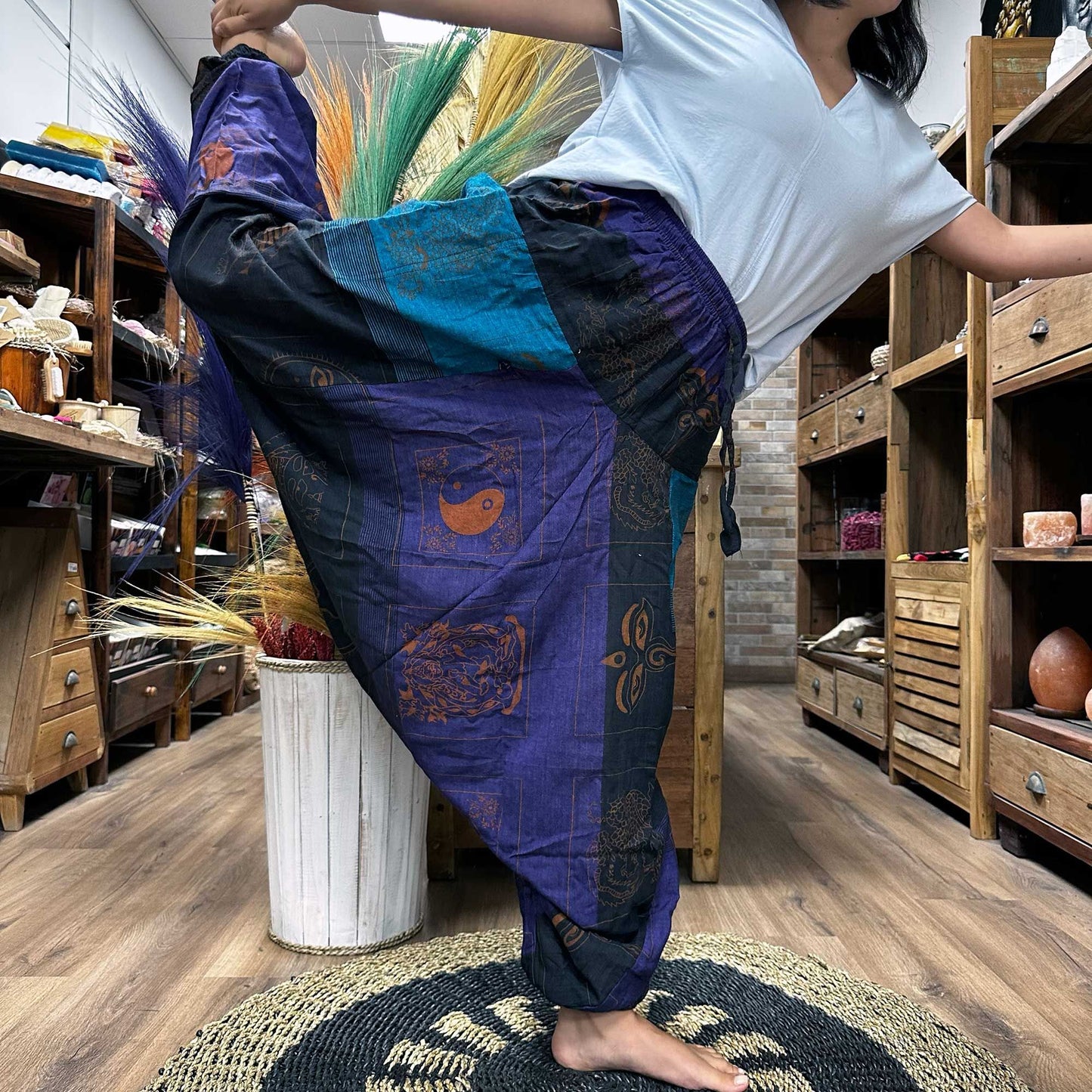 Yoga & Festival Hose – Aladdin Himalayan Print – Lila