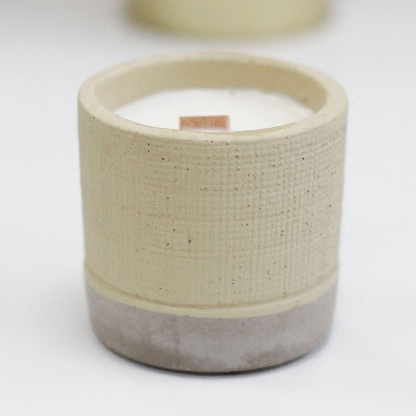 Pot Concrete Soy Candle – Coffee in the Club | Sojakerze im grauen Betonbehälter