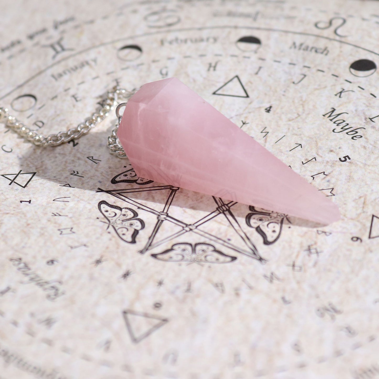 Ancient Witch Spell Incense – Love | Räucherstäbchen mit Rosenquarz-Pendel