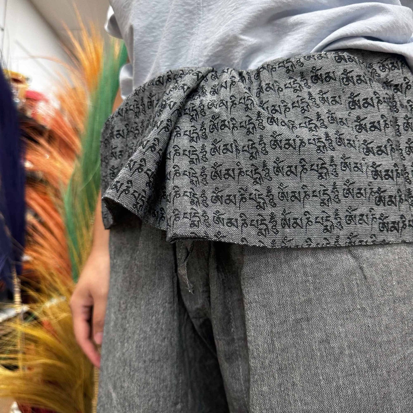 Yoga & Festival Hose – Thai Fisherman Mandala Mantra – Grau