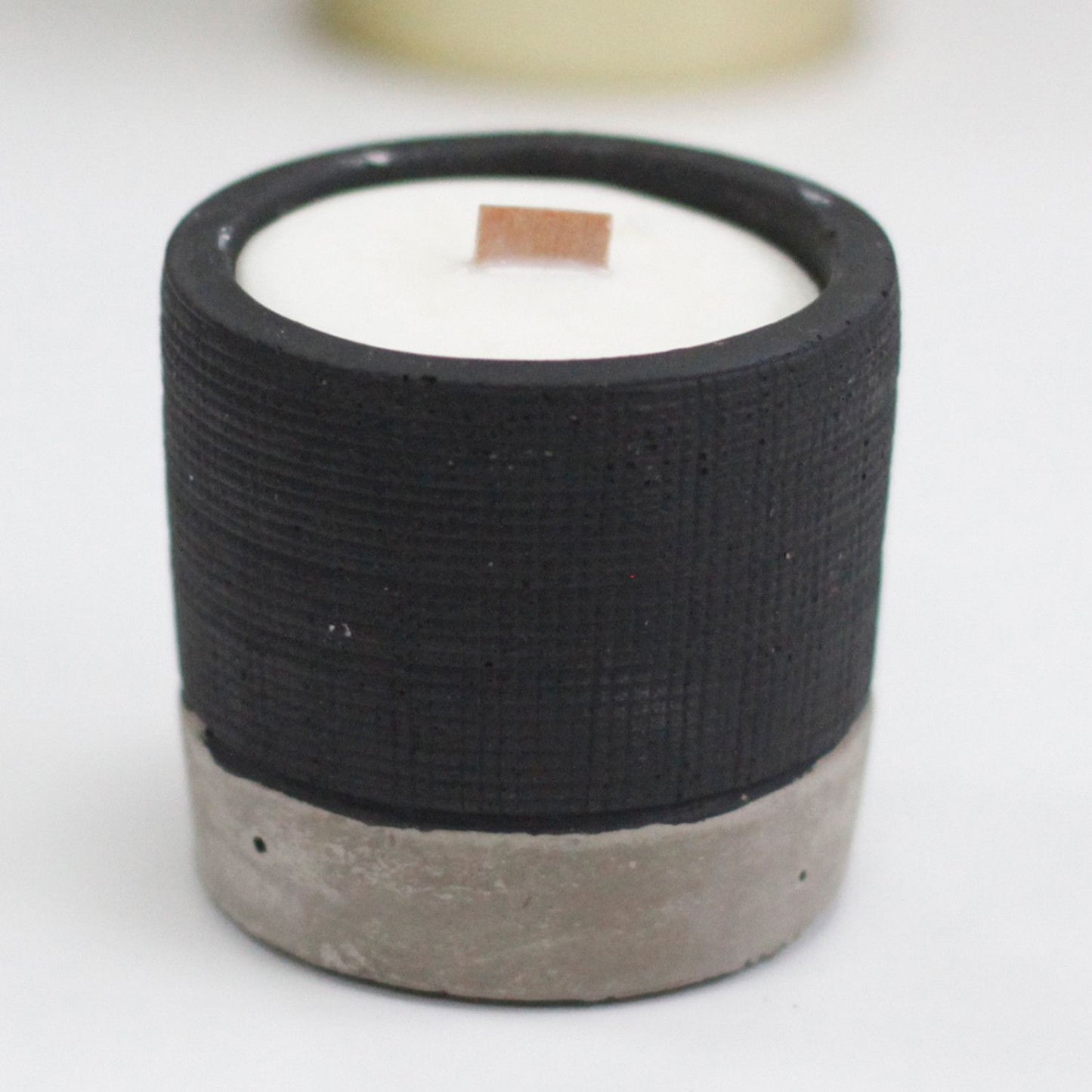 Pot Concrete Soy Candle – Brandy Butter | Sojakerze im schwarzen Betonbehälter